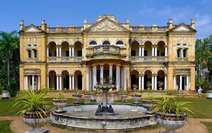 Front view of Richmond Castle, a historic Edwardian mansion in Kalutara, Sri Lanka.